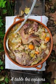La Garbure Landaise A Table Les Copains Recette Plat Familial Plats Mijotes Recette De Plat