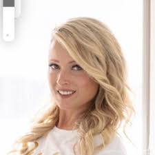 Christina Edgerton's Instagram, Twitter & Facebook