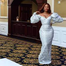 Whether the invitation is for an indoor or outdoor wedding, be simply stunning in the wedding guest dress of your choice. Be The Ideal Nigerian Wedding Guest With Your Style This December