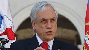 Nicolás noguera, gerente general de bancard, sociedad de inversiones de sebastián piñera, mostró su calidad humana y profesional al hacerse. Presidente Pinera Se Toma Foto En Plaza Italia Y Genera Polemica En Las Redes Sociales Guioteca