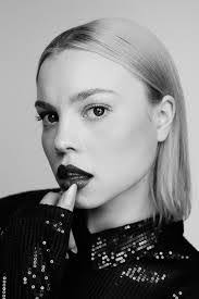 Lea Voss's Instagram, Twitter & Facebook