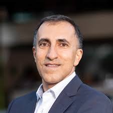 Carolyn Huntley's Instagram, Twitter & Facebook