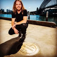 And on monday, the comedian shared the important lesson he learnt after losing 'a bunch of work' in la. Tim Minchin I Got My Very Own Manhole In Sydney Proudholeowner Facebook