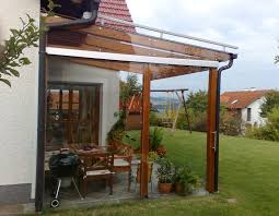 Pergolas Mit Windschutz Aus Glas Und Grosser Schiebeture Windschutz Terrassenuberdachung Sommergarten