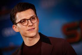 Томас стэнли холланд туған күні: Tom Holland Rasskazal Kak Cheloveka Pauka Zabirali Iz Mcu Kanobu