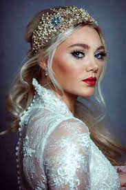 Beautiful Bridal Headpiece Trends For 2019 And How To Wear Them Headpiece Bridal Headpieces Beautiful Bridals