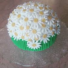 Torta Di Compleanno Con Margherite In Pasta Di Zucchero Mazzo Di Fiori Ciuffina Margherite Decorazioni Con Margherite Mazzo