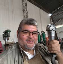 Tiempo Del Hombre (poema) Atahualpa Yupanqui La partícula cósmica que  navega en mi sangre Es un mundo infinito de fuerzas siderales. Vino a mí  tras un largo camino de milenios Cuando, tal