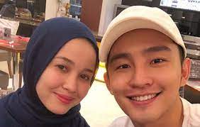 Congratulations are in order for emma maembong and her partner, mr. Sweetnya Hadiah Alvin Chong Pada Emma Maembong Media Hiburan