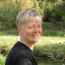 Clare Clements's Instagram, Twitter & Facebook