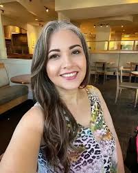 Hola vecino, cómo estás 😘 Este mensaje es para ti Estoy muy confundida 🥺  porque ahora no me estás respondiendo... Te necesito 😟 Por favor, dime  hola 💔💔