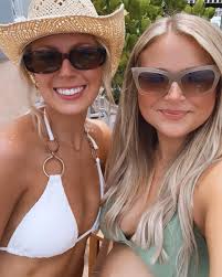 Bump dump 3.2. If you got it, flaunt it. Bonus photo at the end, per usual.