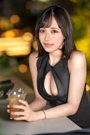 トークに夢中でパンツ丸見えになってる一流港区女子まいさん | お宝エログ幕府