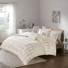 Stop coveting all of those beautiful bedrooms in home decorating catalogs and websites, and finally make your dream ensemble a reality! Bedding Sets Target