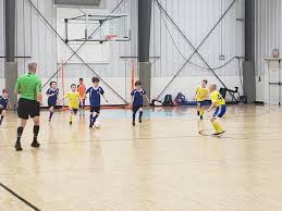Kökeni i̇spanyolca ya da portekizce'deki futbol veya futebol ve fransızca veya i̇spanyolca'daki salon veya sala kelimelerinden geliyor. Futsal Us Youth Soccer