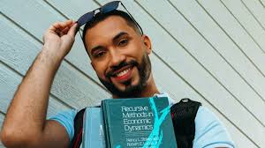 Gil do Vigor comemora boas notas no PhD: 'Me orgulho'