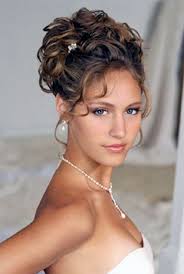 Adattissimo per i tagli medio corti, quando non si sa più come gestirli ma si vuole un qualcosa di. Idee Acconciature Da Sposa Per Capelli Medi