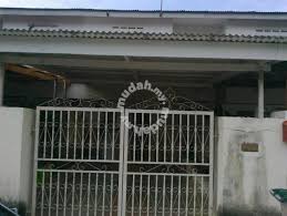 Ketua polis balai berpangkat sub inspektor berusia 57 tahun itu ditahan bersama dua anggotanya berusia 26 dan 27 tahun selepas meminta dan menerima rasuah rm6,000. Rumah Teres Dua Tingkat Di Taman Melaka Baru Houses For Rent In Batu Berendam Melaka Mudah My