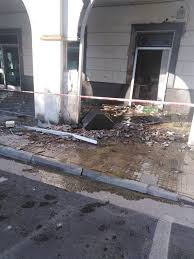 Inoltre, trova nelle vicinanze banca a napoli. Foto Succivo Assalto Al Bancomat Della Popolare Di Bari Larampa It