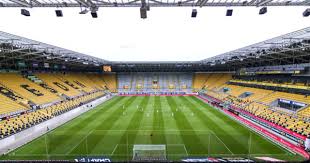 An diesem tag begann der umbau der spielfläche mit dem abtragen des alten grüns, welches noch zu ca. Ubersicht So Viele Fans Durften In Die Stadien Liga3 Online De