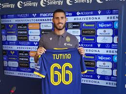 Hellas verona football club, commonly referred to as hellas verona or simply verona, is an italian football club based in verona, veneto, that currently plays in serie a. Tutino Un Napoletano A Verona Daro Tutto Per Questa Maglia Calcio Hellas