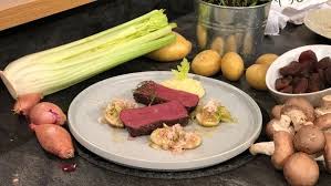 Wir In Bayern Rezept Maibock Rehrucken Mit Aprikosen Rosmarin Puree Br De In 2020 Rehrucken Aprikosen Rosmarin
