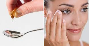 Puede usar vitamina e para combatir arrugas, manchas de envejecimiento y otros signos de envejecimiento. 4 Formas De Aprovechar Una Capsula De Vitamina E Para Tener La Piel Mas Bonita