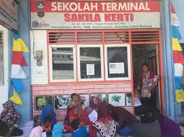 Cara meluruskan rambut secara alami. Sakila Kerti Sekolah Di Hiruk Pikuk Terminal Tegal