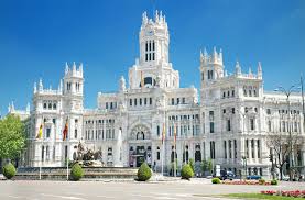 Madrid is easy to get around and is served by an extensive network of buses, a modern and efficient metro, and trains. Tapety Madryt Palac Hiszpania Pomnik Fontanny Cybele Palace Latarnia