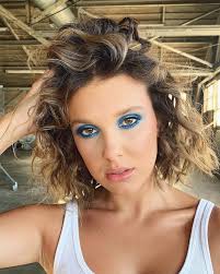 Millie brown is an actress currently starring in netflix's 'stranger things'. These Will Be The 8 Biggest Makeup Trends Of 2020 Who What Wear Makeup Trends Millie Bobby Brown Bobby Brown Stranger Things