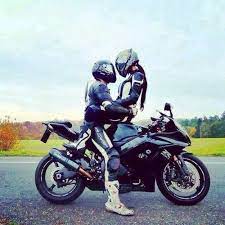 Pin By Kaltrina Ibraimi On Awww Motorcycle Couple Motorcycle Girl Bike Life