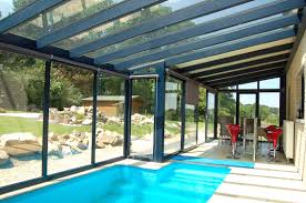 piscine interieure grace a une veranda monopente veranda piscine et jardin addition de veranda