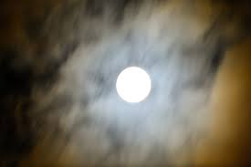 Pe 2 iulie avem eclipsa totala de soare in rac si pe 17 iulie, eclipsa partiala de luna in capricorn. Super Luna Vs Micro Luna