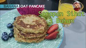 Penkek oat adalah hidangan manis manis yang dibuat dari oat dan putih telur ; Resipi Lempeng Oat Pisang Semlidut