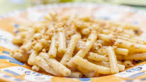 Dieses gericht leitet sich von dem rezept des „risotto alla monzese ab, der als hauptzutat die luganega (typische wurst aus brianza) hat, mit einer weißen sauce ohne safran. Pasta Alla Monzese La Tradizione Lombarda A Tavola