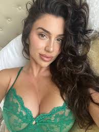 TW Pornstars - Lauren Blake. Twitter. Everyones out of town.. Hang out in  bed with me this weekend…. 9:53 PM - 18 May 2023