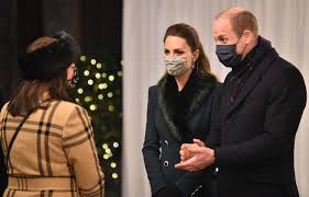 Elizabeth svatek sep 25, 2020. Queen Elizabeth Kate Middleton Prince William More Gather Outside