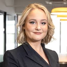 Elisha Newell's Instagram, Twitter & Facebook