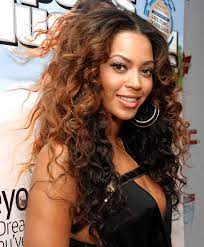 31 Frizzy Hairstyle In Humid Weather For Female Super Curly Hair Curly Hair Styles Curly Hair Styles Naturally