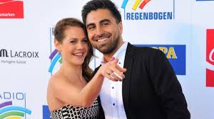 More felicitas woll videos at: Felicitas Woll Privat Lolle Im Kinder Gluck Doch Dieses Geheimnis Hutet Sie Weiter News De