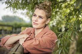 Scroll down and check out her short and/or medium blonde hairstyles. Dina Tersago Ik Was Slachtoffer Van Mijn Perfectionisme Showbizzsite