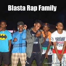 Serange atinisun, serange welas isun, nemen nyang riko, nyang riko nyang riko. Lirik Lagu Turun Naik Blasta Rap Family Ko Tinggal Turun Naik Mabes Lirik
