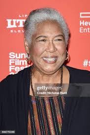 Esther Scott's Instagram, Twitter & Facebook