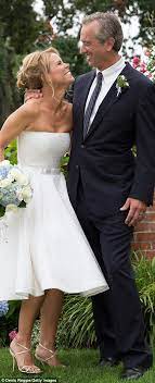 Cheryl Hines And Bobby Kennedy S Wedding Pictures From Cape Cod Famous Wedding Dresses Celebrity Bride Celebrity Wedding Photos
