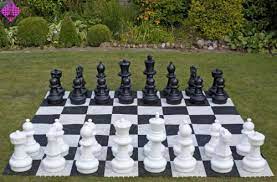 The chessboard (plastic in wood look) offers with 81 leds. Gartenschach Figurensatz Rt Schachversand Niggemann