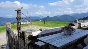 The climb to the summit is a straightforward mountain walk, taking 2 hours to ascend the 700 metres from tegernsee and 1½ hours for the descent. Bergtour Riederstein Baumgartenschneid Hurra Draussen