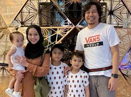 Kata sari, suaminya, pelawak dan penyampai radio jep sepahtu tidak memberi keizinan untuk bekerja. Alami Keguguran Tahun Lalu Sari Yanti Kini Hamil Enam Bulan Kami Sedang Tunggu Kehadiran Ahli Baru Hiburan Mstar