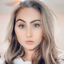 Karli Welch Pritchard (@karlielizabeth7)