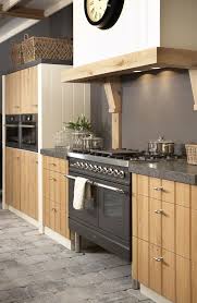 Deze Eiken Keuken Straalt Warmte En Sfeer Uit Het Is Een Prachtige Combinatie Van Naturel Eikenhout Met Cremewit De Keuk Mooie Keuken Keuken Rustieke Keukens