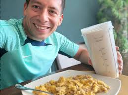 Buenos días! 40 minutos de ejercicio en casa 🏋️‍♀️ Desayuno de hoy: 3  huevos 19 gr de proteína, 75 gr de atún aprox 20 gr de proteína, Malteada  22 gr de proteína